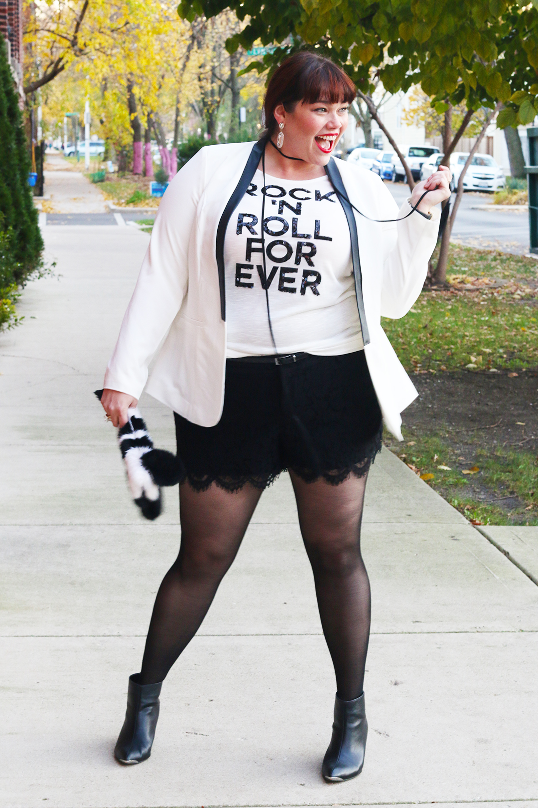 Plus Size Blogger Amber in a White Blazer and Lace Shorts from Torrid, Holiday Style, Plus size holiday