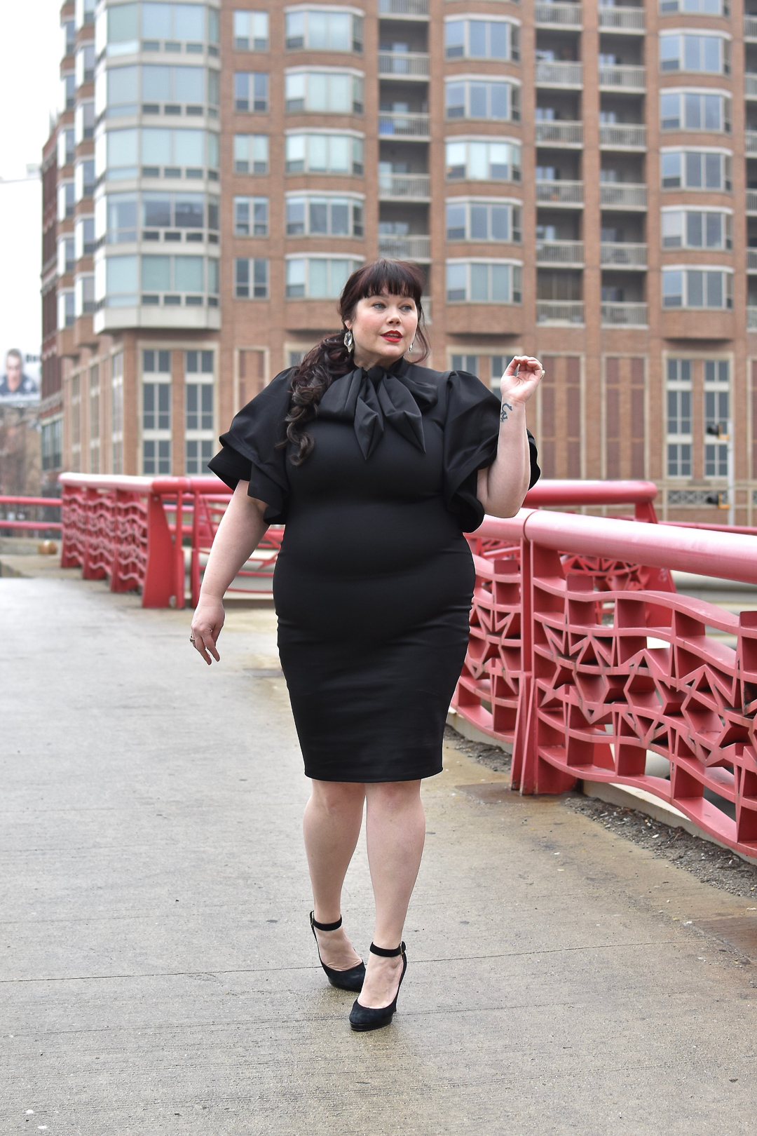 plus size boutique, black midi dress, LIVD Apparel, black dress, plus size blogger, Chicago model