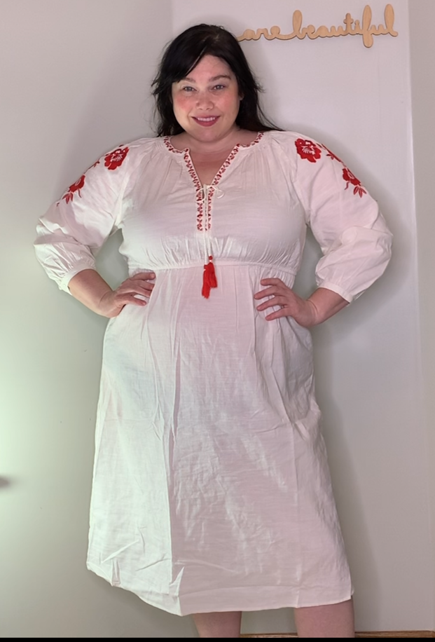 Chicago Plus Size Blogger Amber wears white cotton dress with red floral embroidery from H&M plus. 