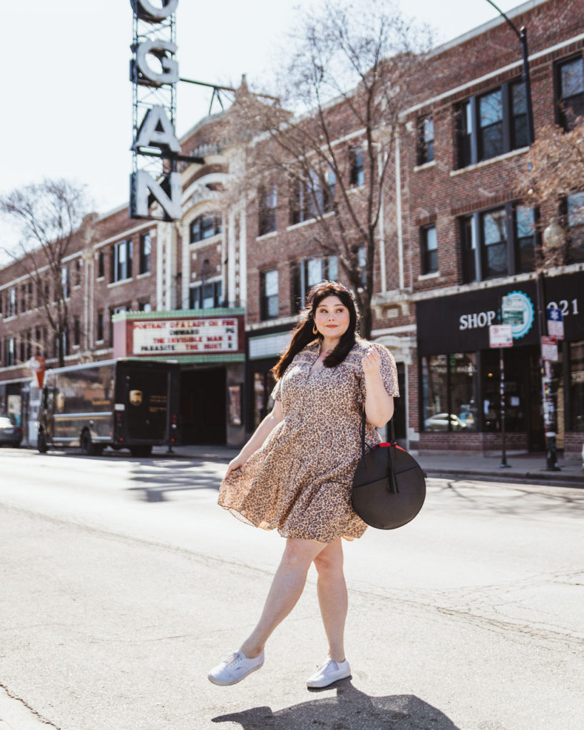 Chicago Blogger Amber McCulloch wears a plus size leopard dress from Anthropologie