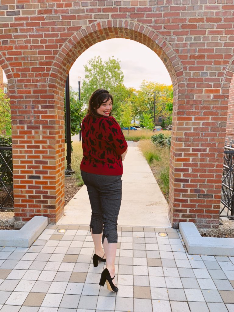 Chicago fashion blogger in pinstripe capris from Modcloth