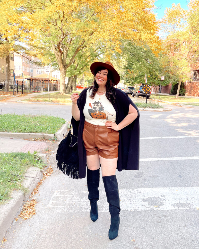 plus size blogger in fall outfit