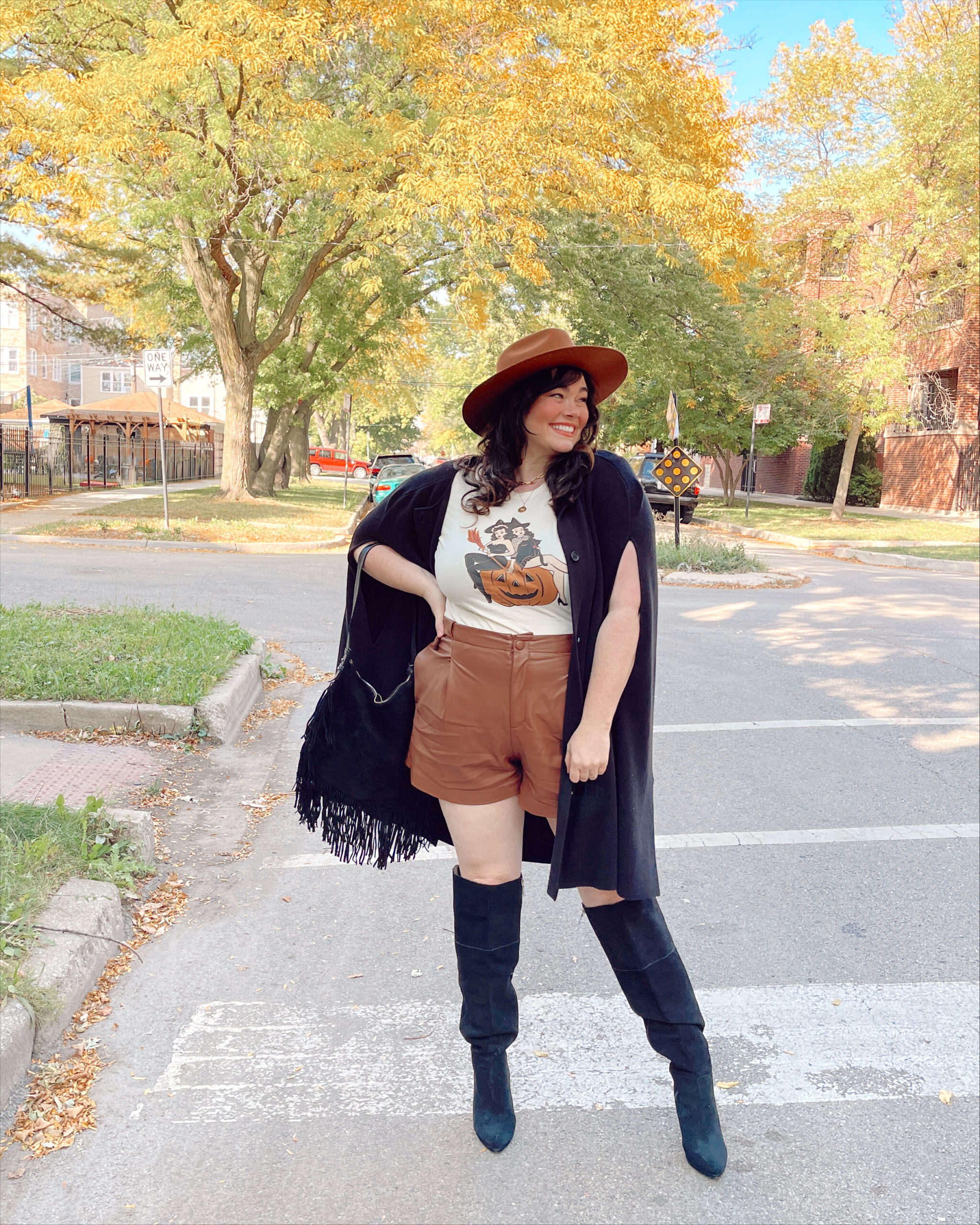 Teenager præmedicinering Abundantly Plus Size Fall Outfit with Leather Shorts