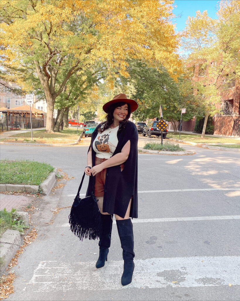 plus size fall outfit with black cape